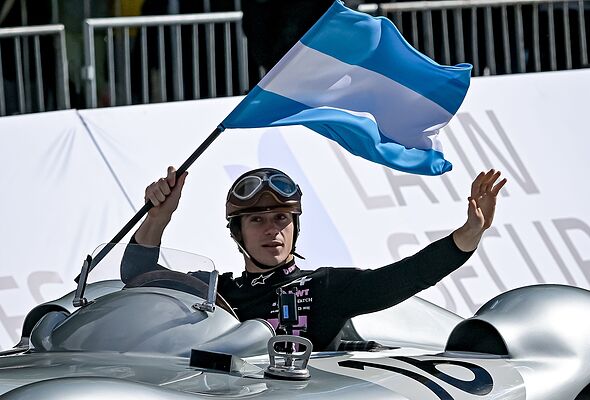 Franco Colapinto holding Argentina flag