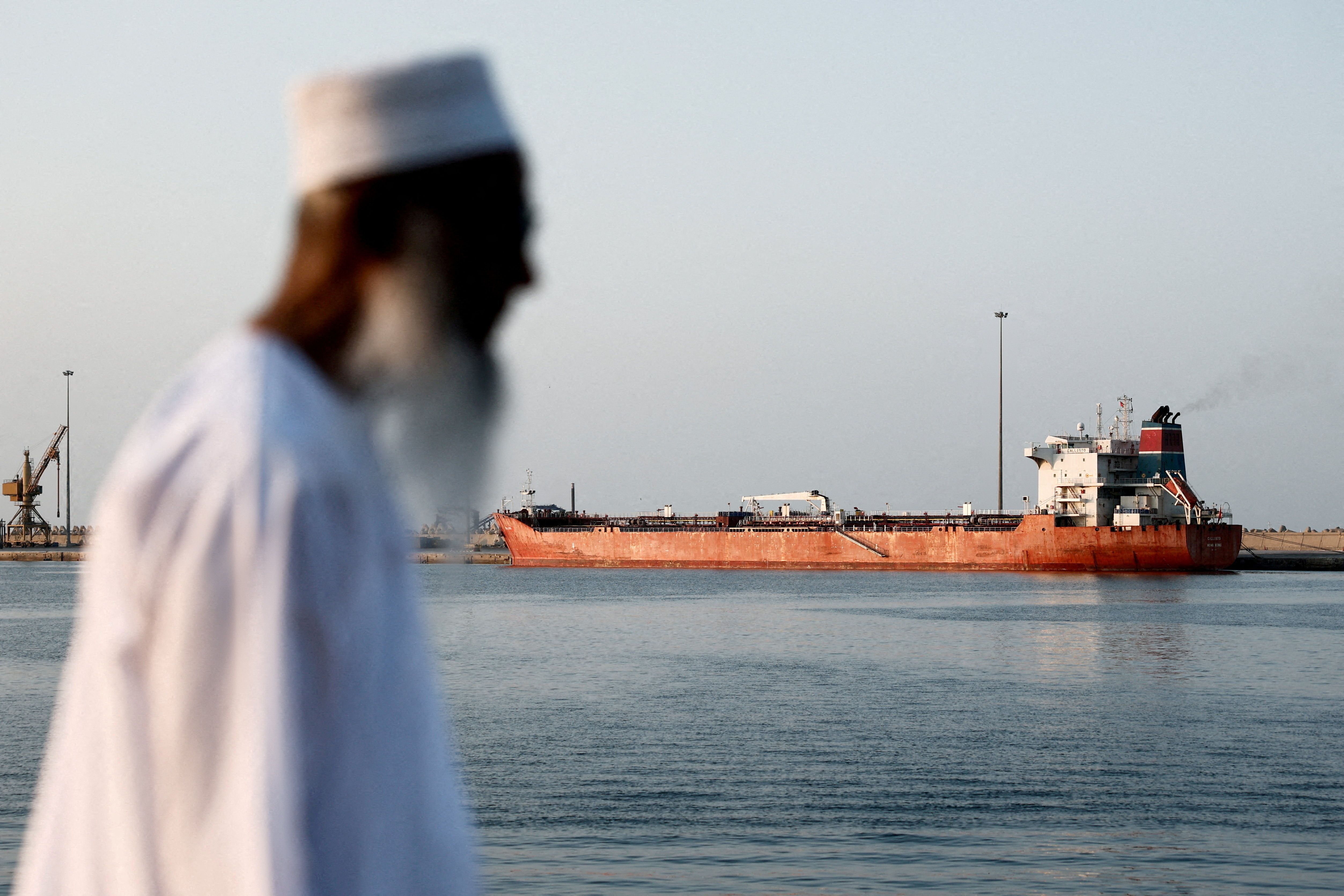 Oil price plunges as Trump announces plan to end Iran war - AOL