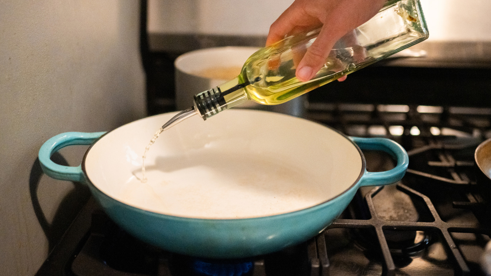 The Best Time To Add Oil To Your Pan, Depending On The Type You're ...
