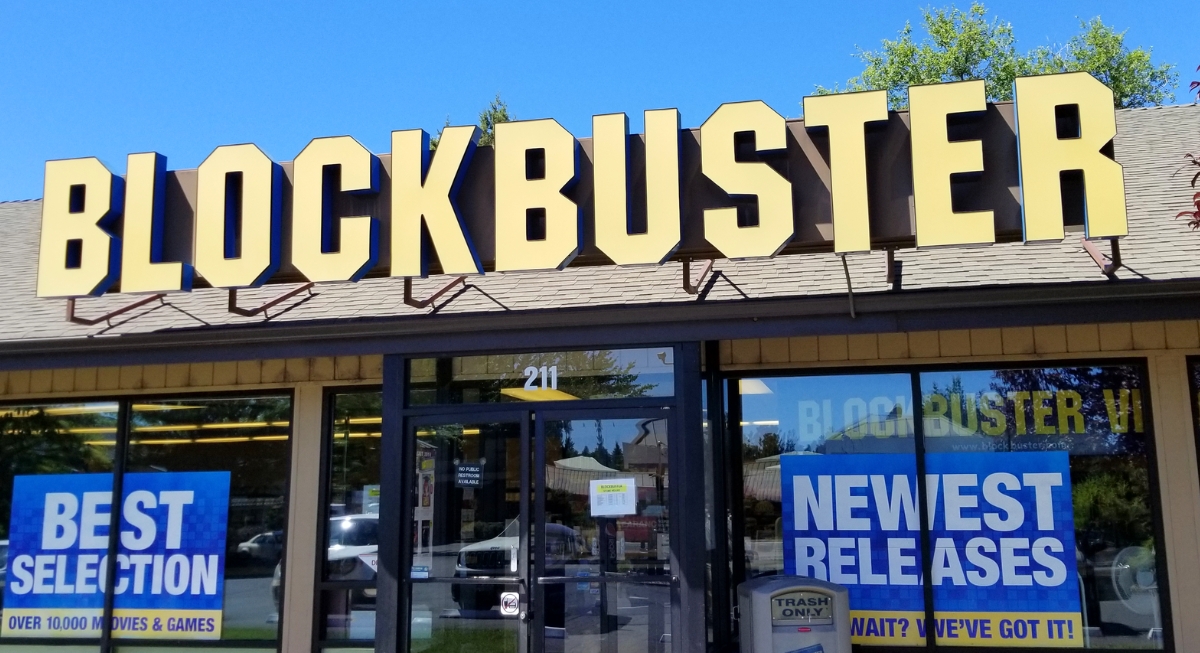 ’90s Stores We All Shopped At That Should Never Have Closed - AOL