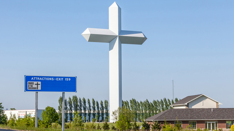 Nestled Between St. Louis And Indianapolis Is An Illinois Village With ...