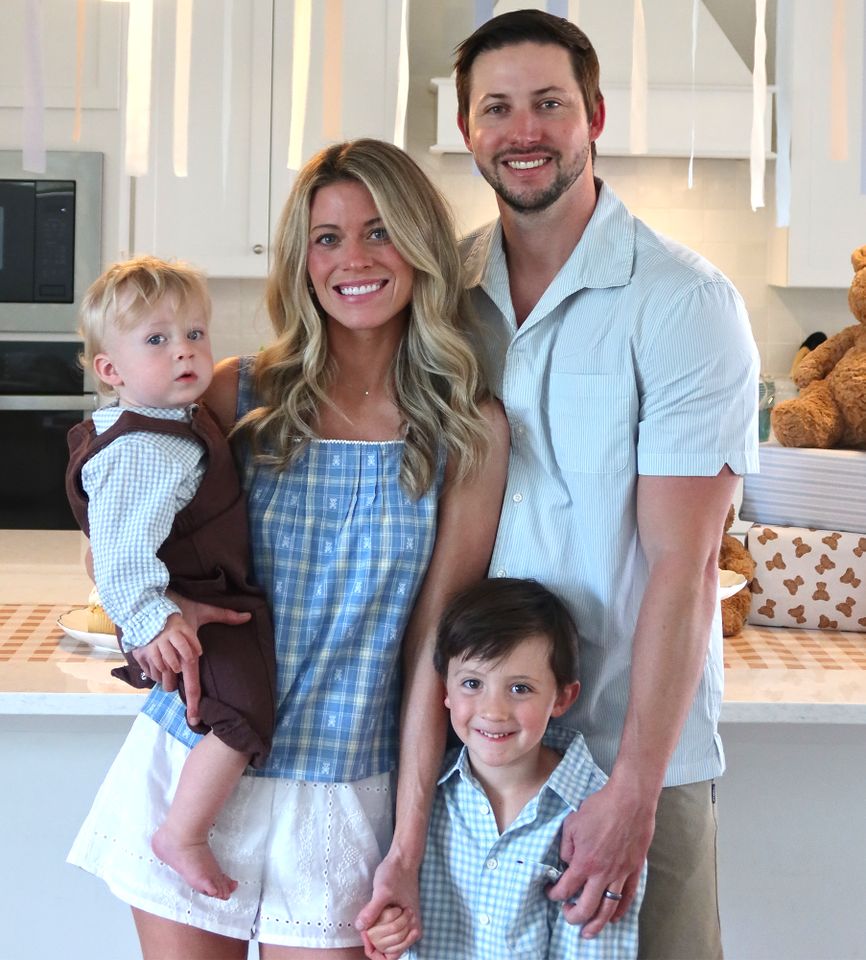 Identical Twins Met Their Husbands on 'Exact Same Day.' 10 Years