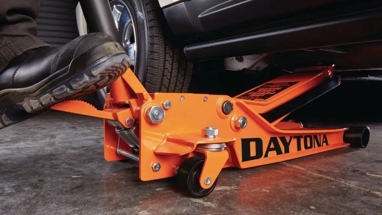 Who Makes Daytona Floor Jacks