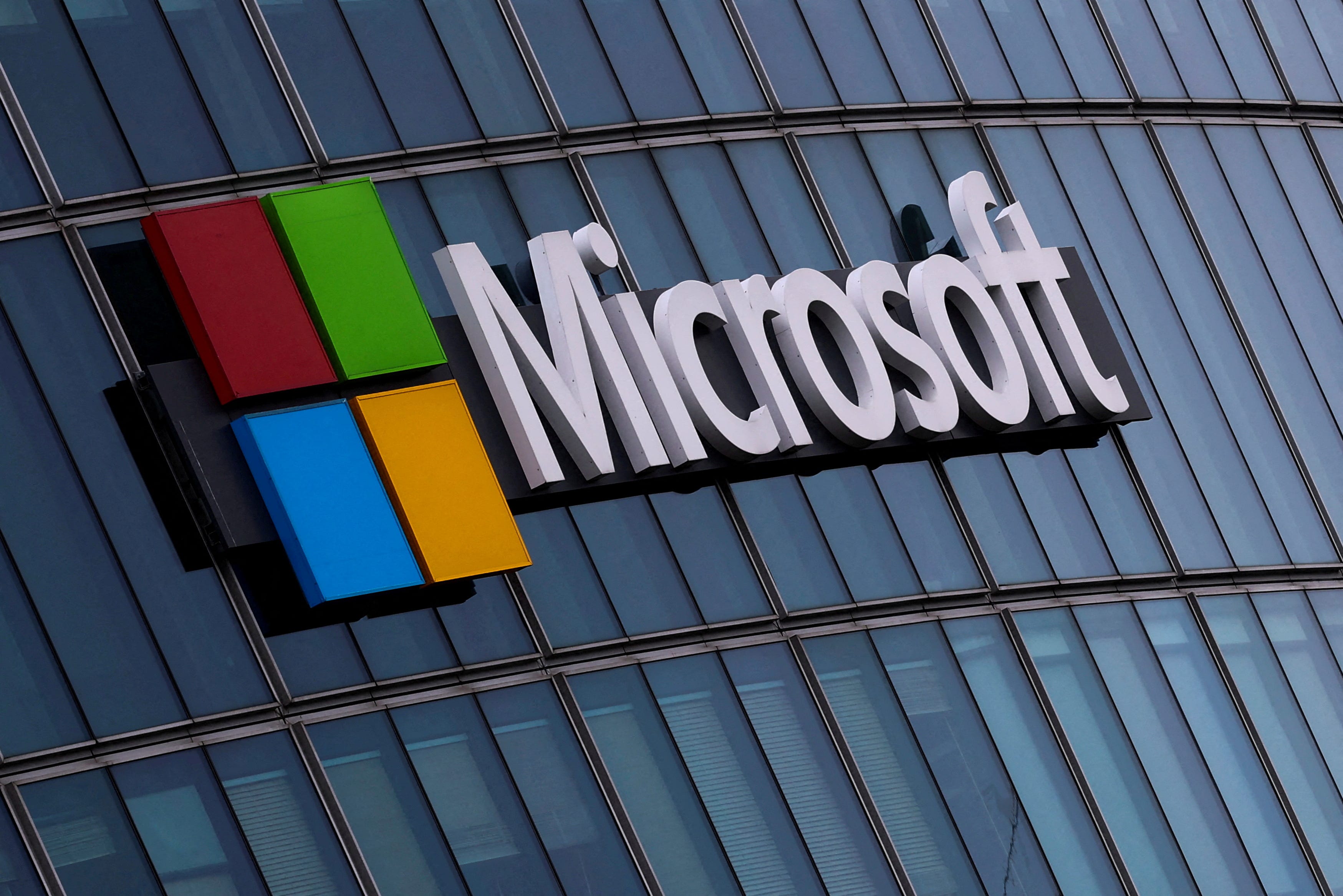 Outlook iPhone app issues reported by users.