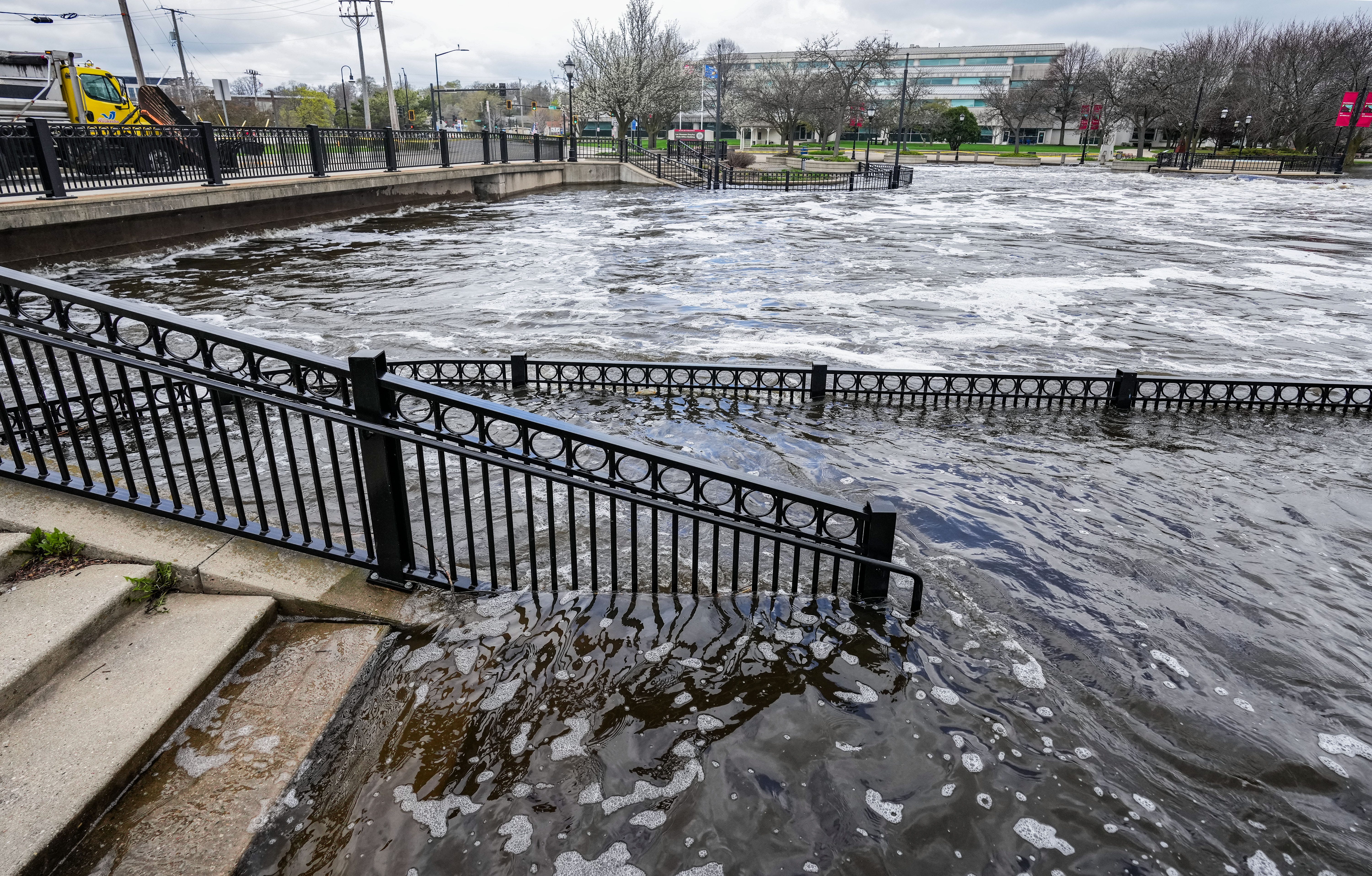 More flood warnings issued for several Wisconsin counties - AOL
