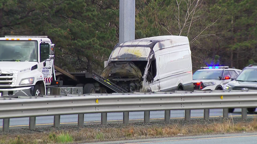 Vehicle fire causes delays on I-95 in East Greenwich - AOL