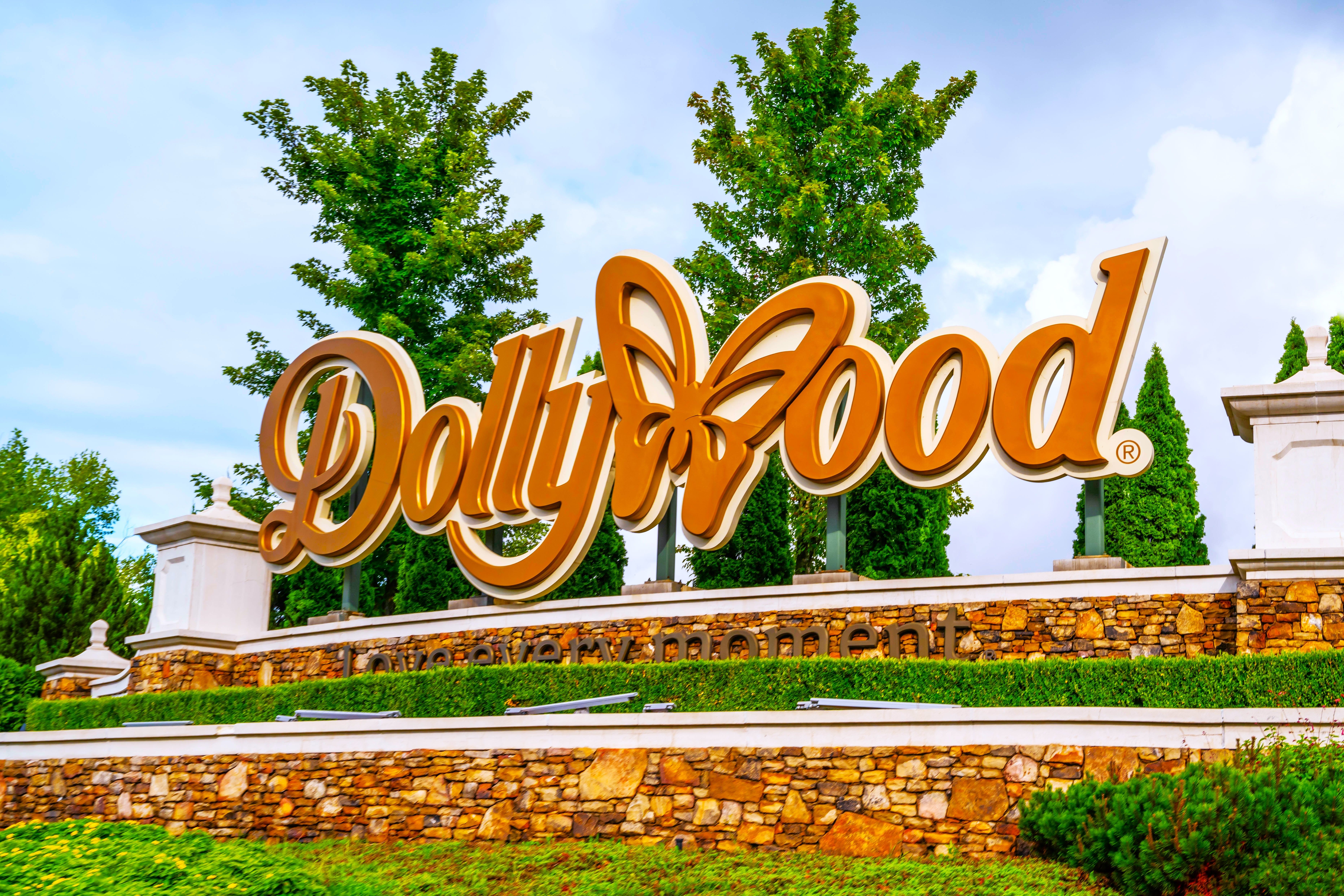 Disney's Major Southern Competitor Issues Growing Warning To Guests ...