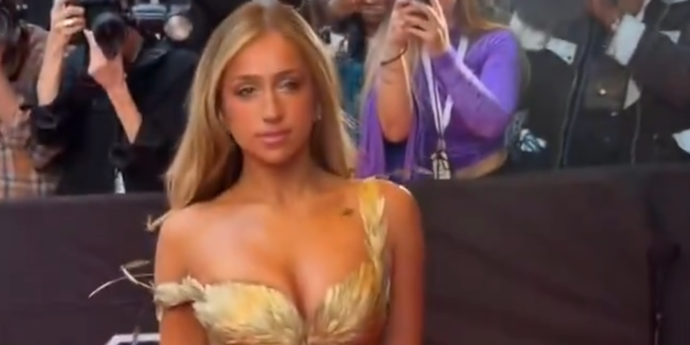tate mcrae gold dress Looks Like an Actual Goddess in at the Met Gala new-lines-added