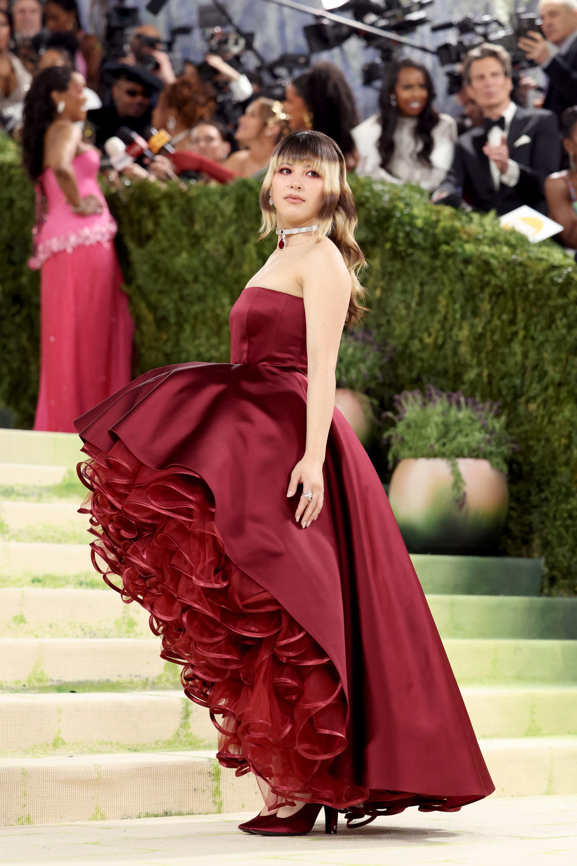 louis vuitton red dress Best Actress nominee @renatereinsve has arrived at the #Oscars carpet in red hot @louisvuitton. For more from Hollywood's biggest night, head to the link in bio out detail at the side and exaggerated drawstrings around the collar and waistline to add volume and movement to the silhouette red LOUIS VUITTON Women Dresses