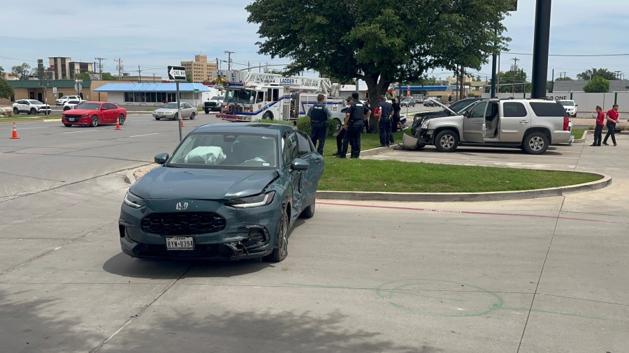Three-vehicle crash in San Angelo sends two to hospital - AOL