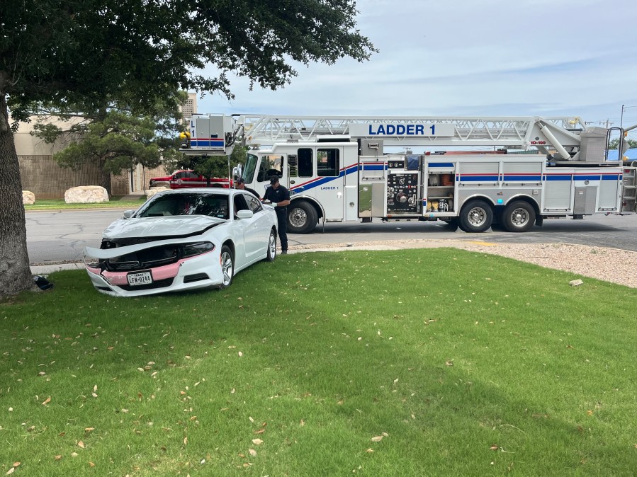 Three-vehicle crash in San Angelo sends two to hospital - AOL