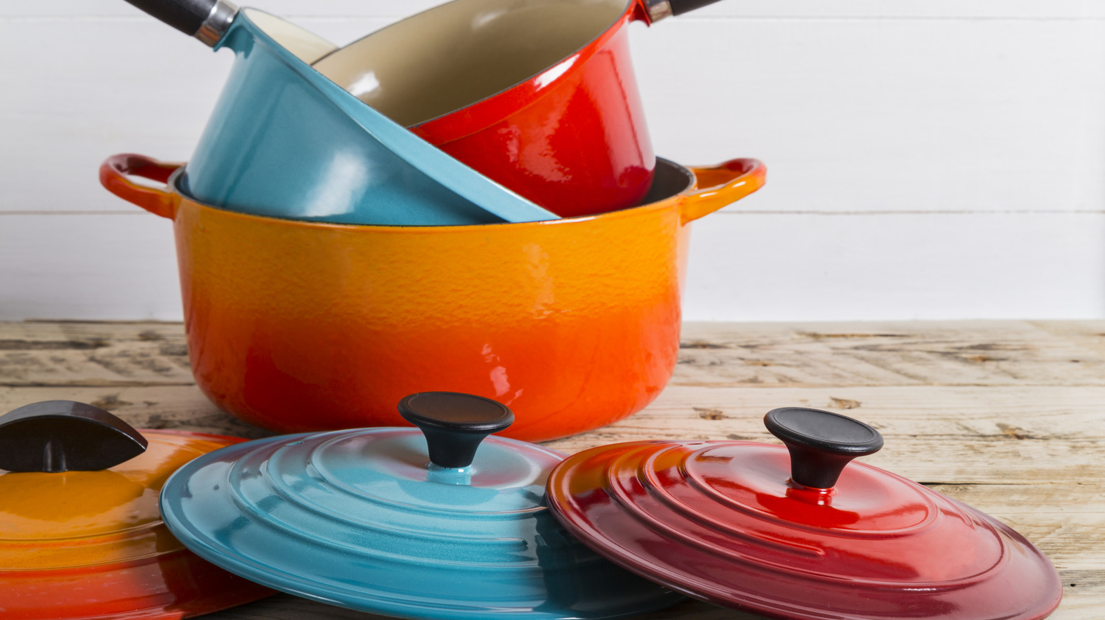 The Rare Discontinued Le Creuset Set To Look For At Thrift Stores