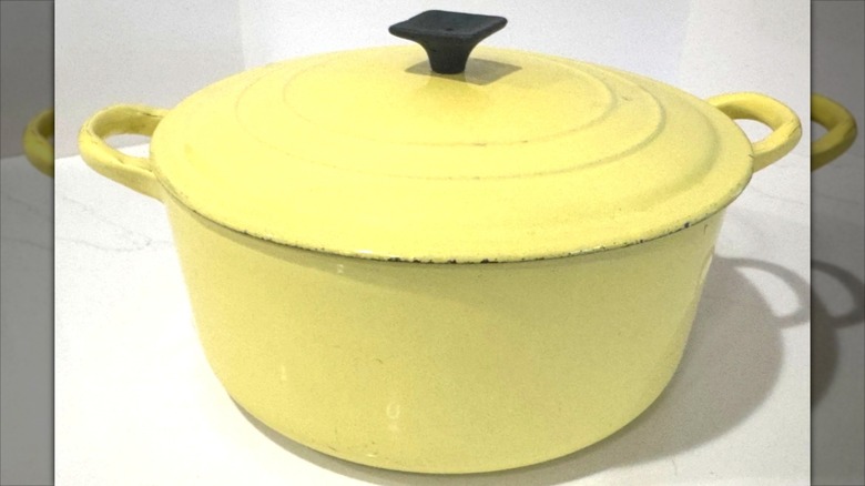 The Rare Discontinued Le Creuset Set To Look For At Thrift Stores