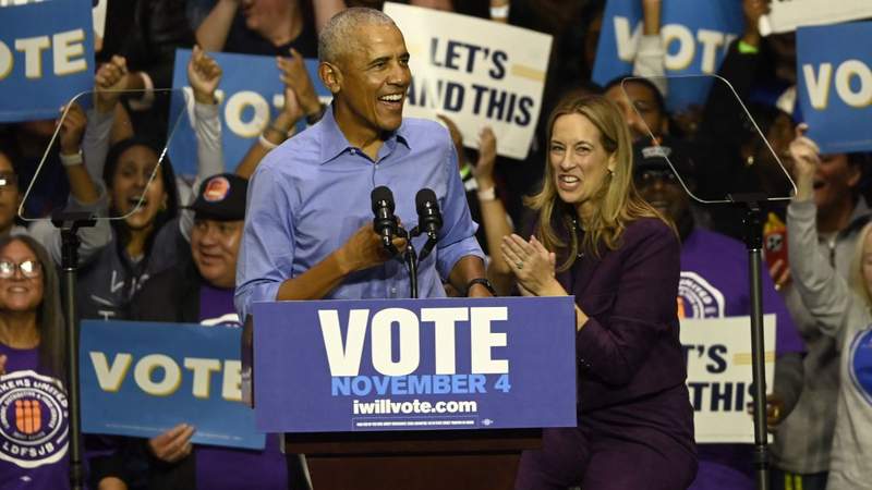 Barack Obama reveals why he’s not overly critical of Donald Trump - AOL