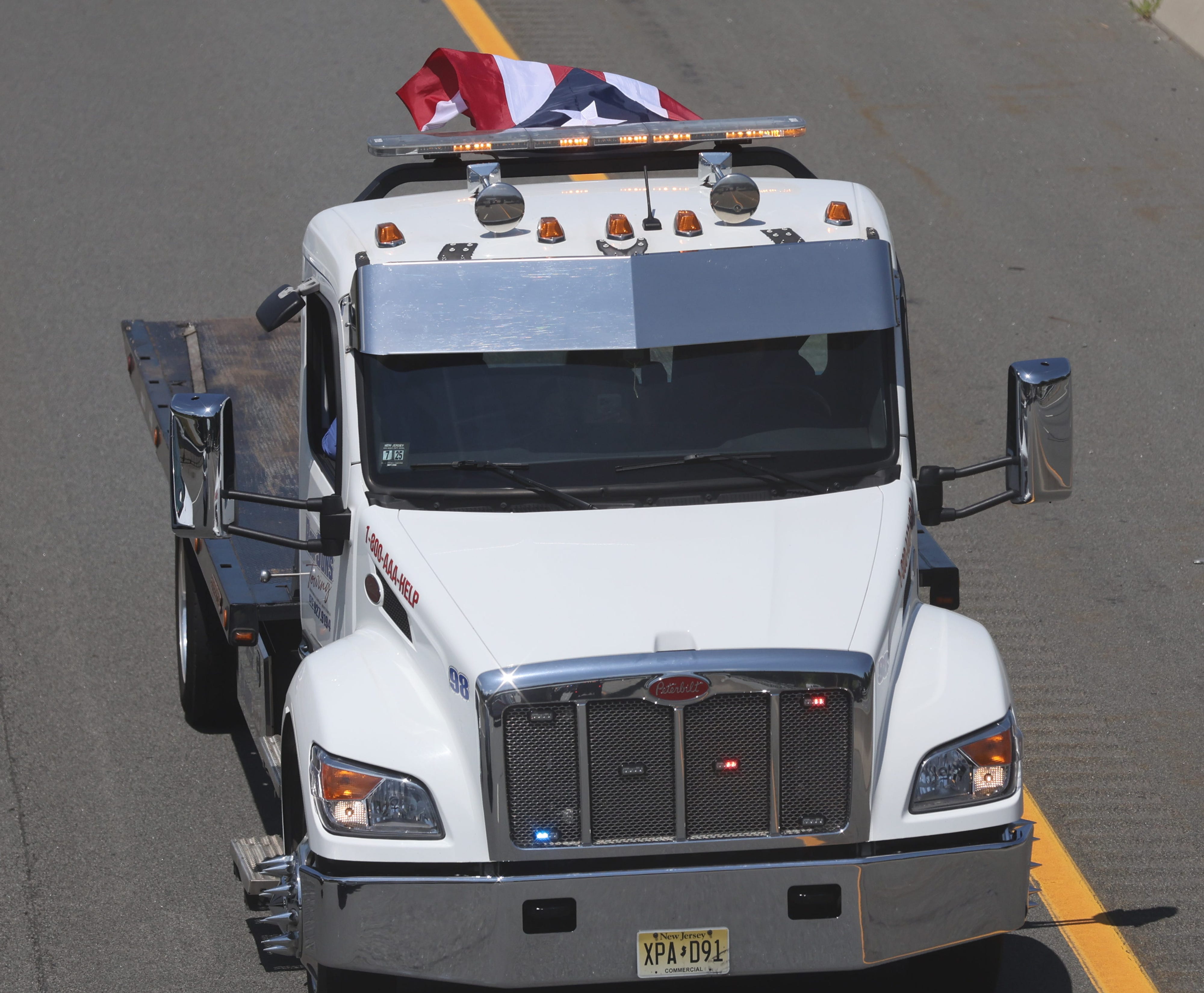 NJ man charged in death of tow truck driver hit while aiding vehicle - AOL