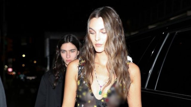 dicaprio's girlfriend wears ex-girlfriend's dress Leonardo wore a last worn by his ex in 2003 Gisele Bundchen's 2003 Met Gala