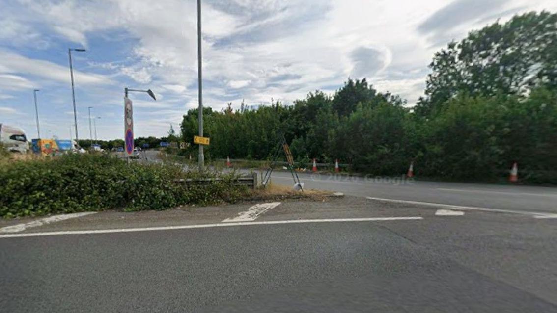 Car driver dies in crash with lorry - AOL