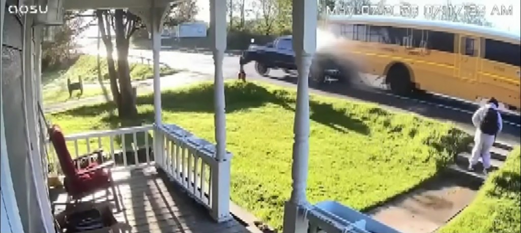 Distracted driver slams into school bus in upstate NY, injuring kids - AOL