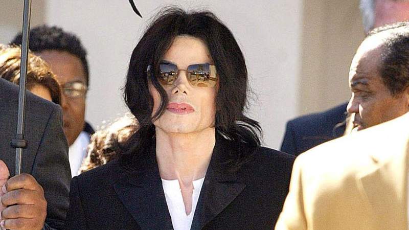 does michael jackson smoke cigarettes Lana Del Rey smoking a cigarette with (1947) Michael Jackson Cigarette Case with
