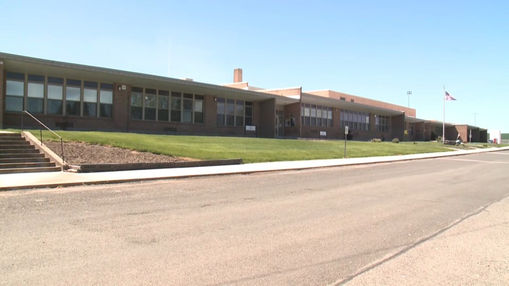 First-grade teacher arrested for allegedly having sex with student ...