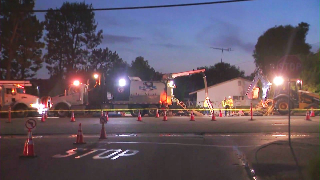 Major water main break floods homes in Orange County - AOL