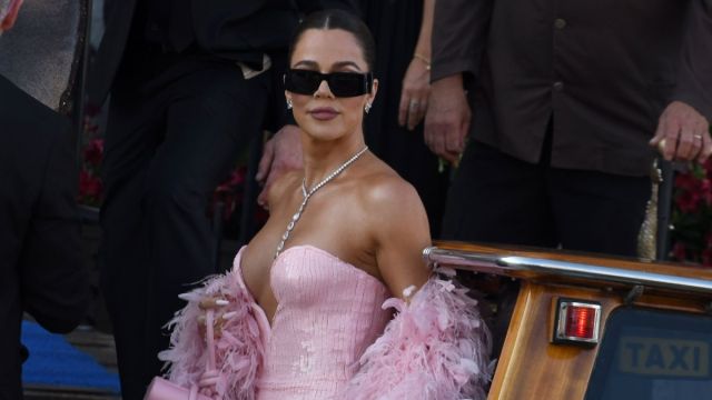 khloe kardashian pink dress Khlo Shuts Down Plastic Surgery Speculation, Rocks Denim Corset Khloe Kardashian shows off real