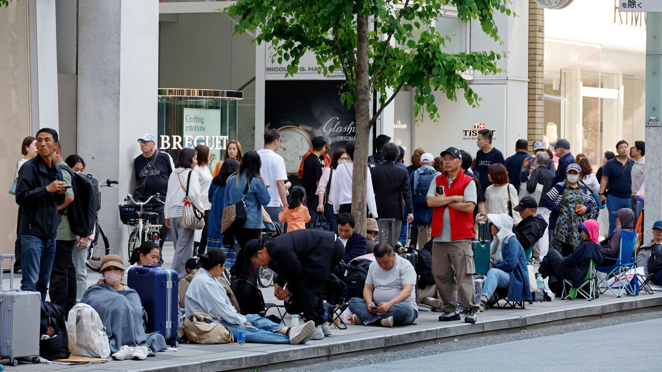 Swatch shuts stores after crowds queue for new watch - AOL
