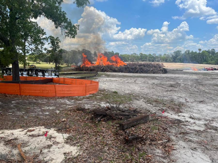Crews contain 1-acre brush fire on Hernando County golf course - AOL