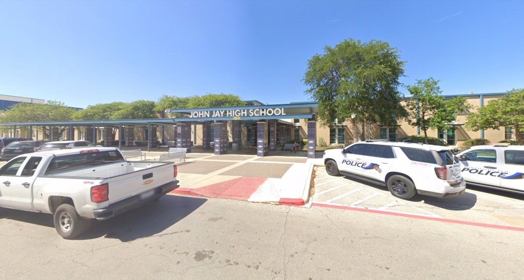 Teacher busted for sex with student in classroom after another student ...
