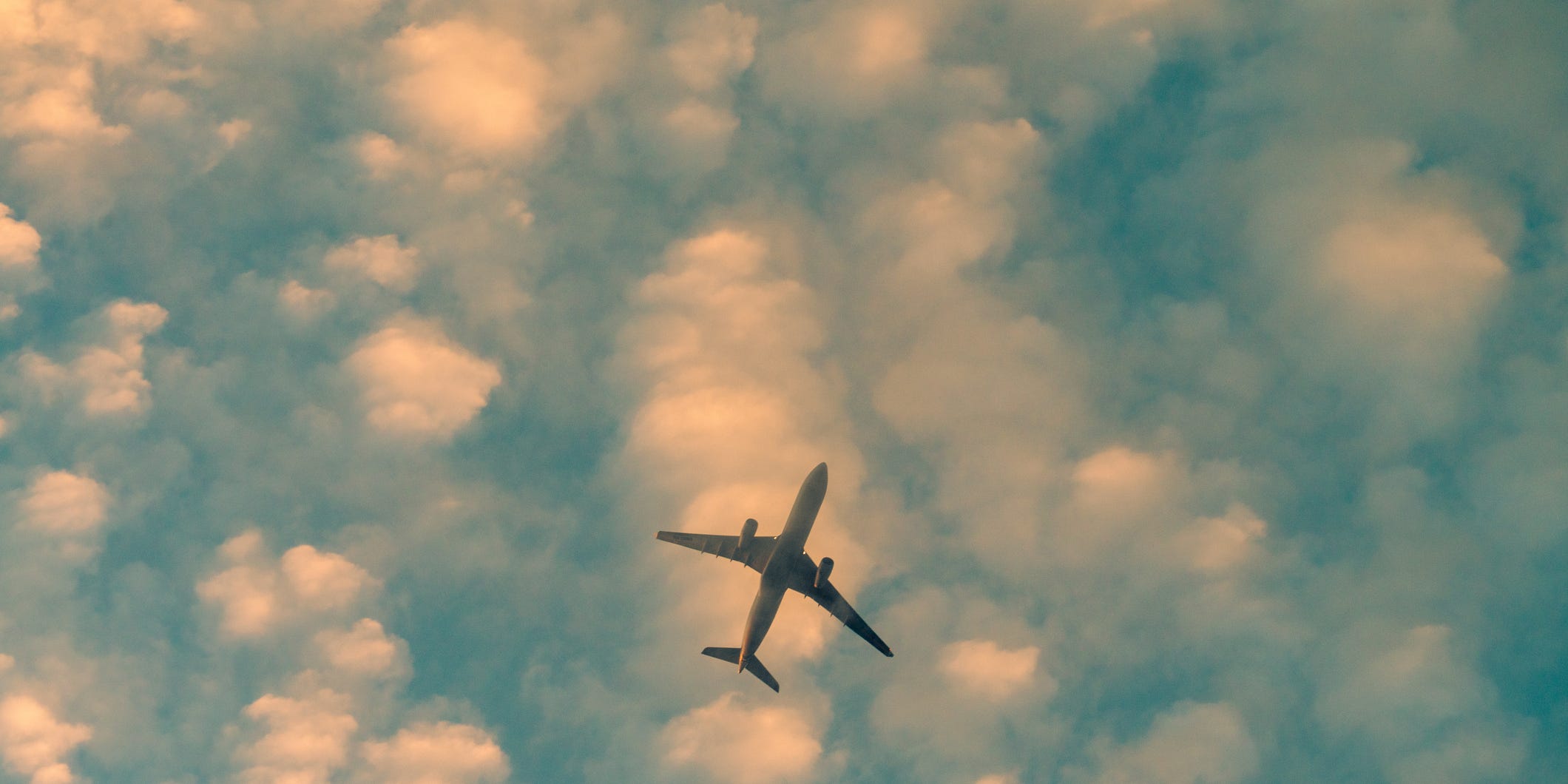 Flying Ataol A Plane Went Completely Silent at 26,000 Feet, With Nobody Responding ...