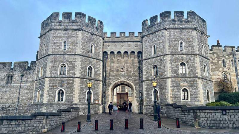 EXCLUSIVE: Royal Family Terrorism Alert — How 'Dozy' Armed Cops Have