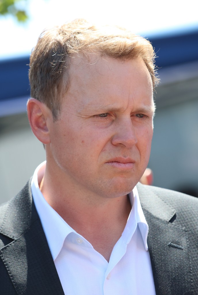 Brazen thief caught on camera tearing down Spencer Pratt campaign sign ...