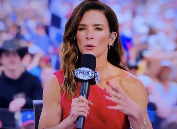 danica patrick green dress today Danica Patrick slaying in green ne ESI a S THE ESPY IOne CapitalO PYS THE ESPYS