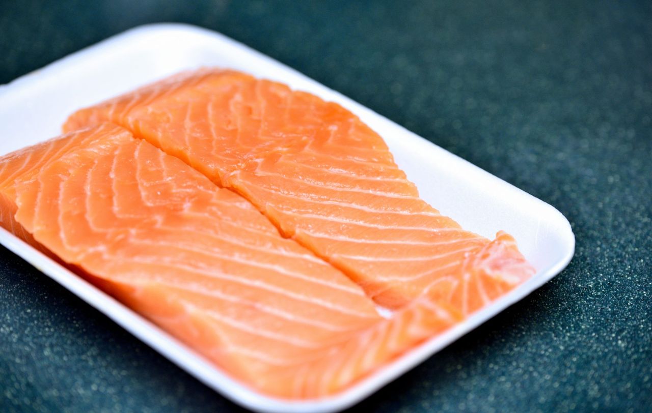Toss Your Salmon Immediately If You Notice These Signs - AOL