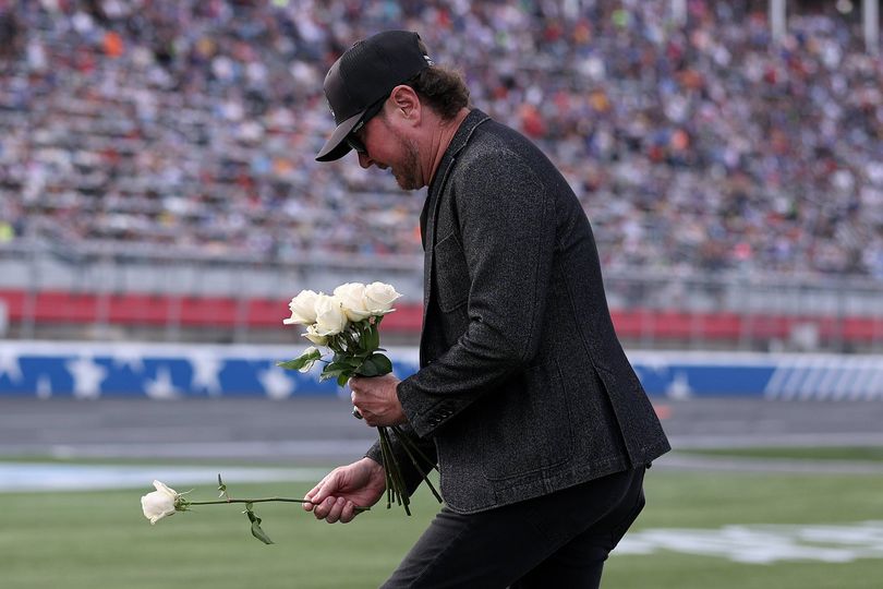 Kurt Busch Roses Kurt Busch's beautiful Coca-Cola 600 act honoring brother Kyle missed ...
