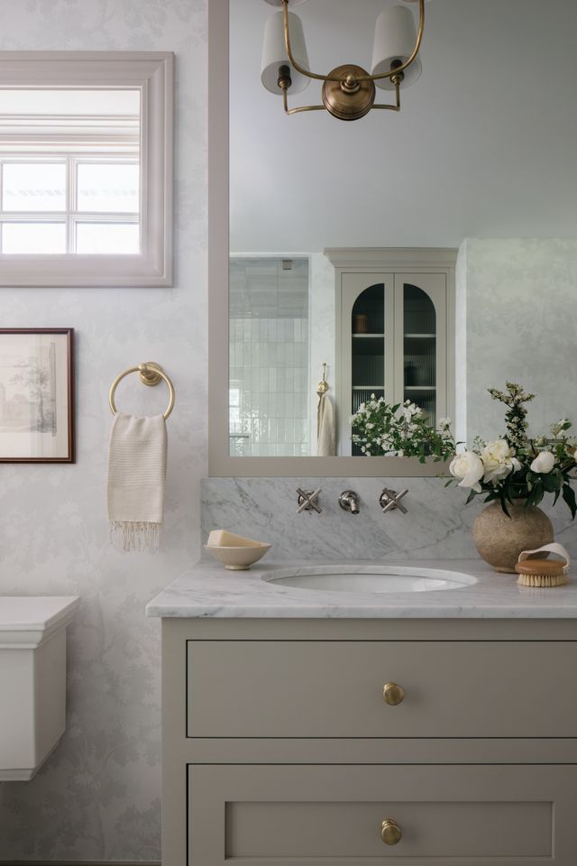 8 Benjamin Moore Paint Colors Designers Love for a Calm, Serene Space - AOL