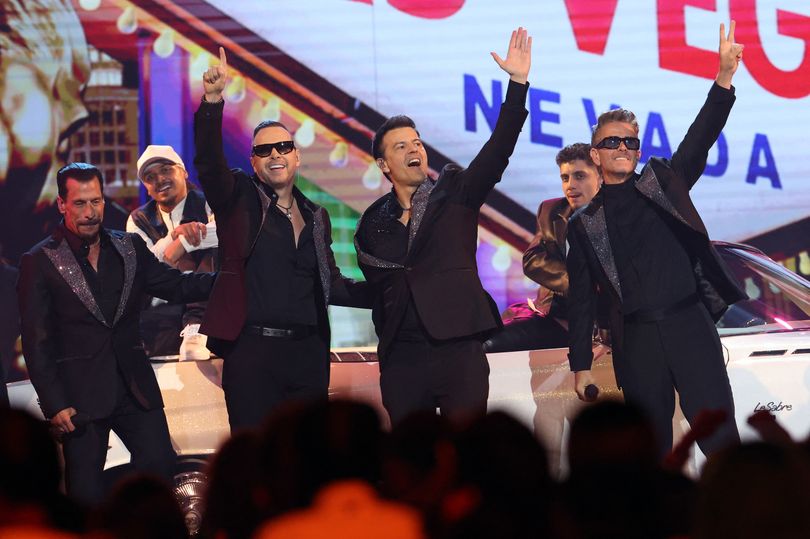 AMAs viewers slam 'embarrassing' performance by New Kids on the Block - AOL
