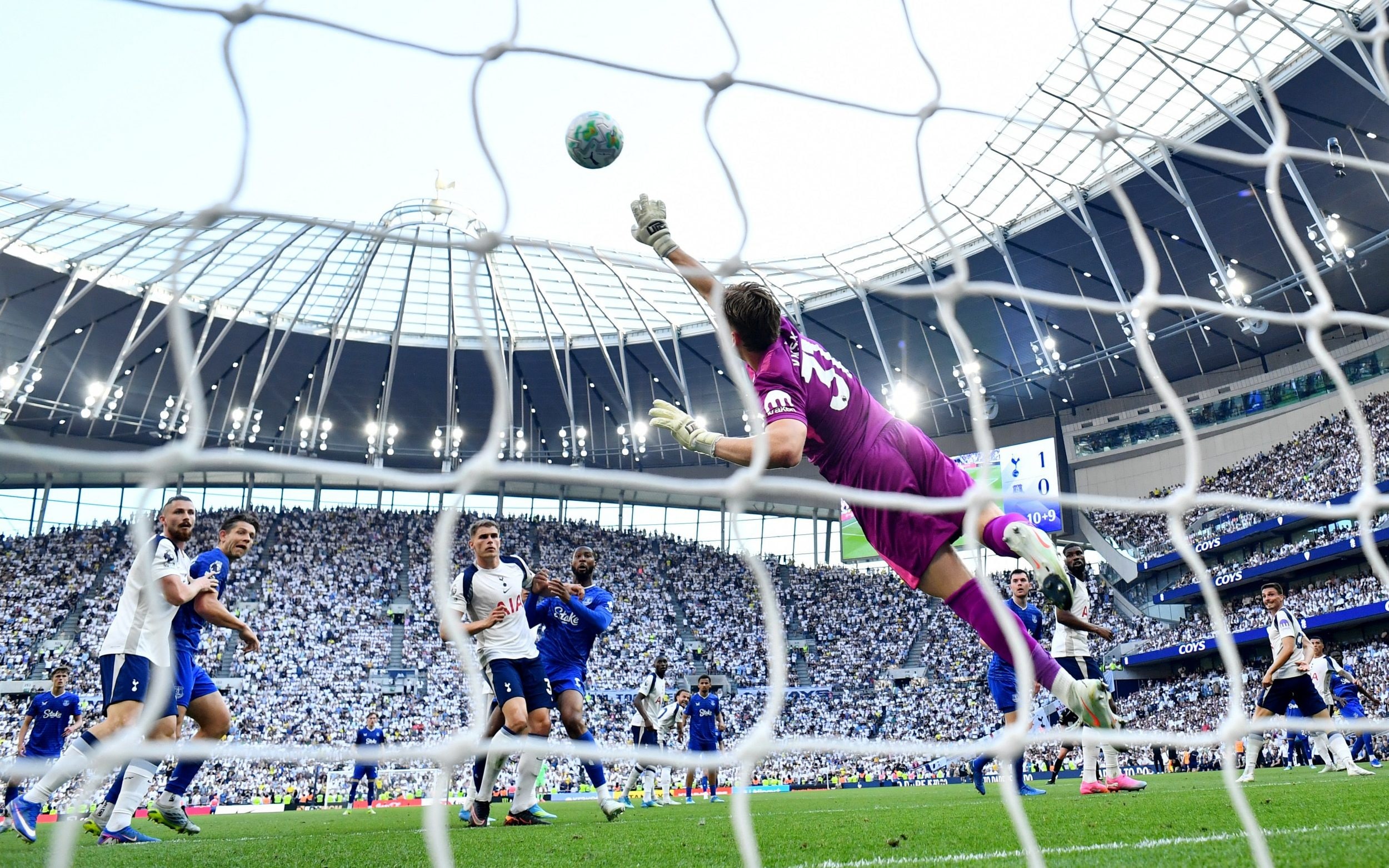 Tottenham hold their nerve to survive on a day of agony - AOL