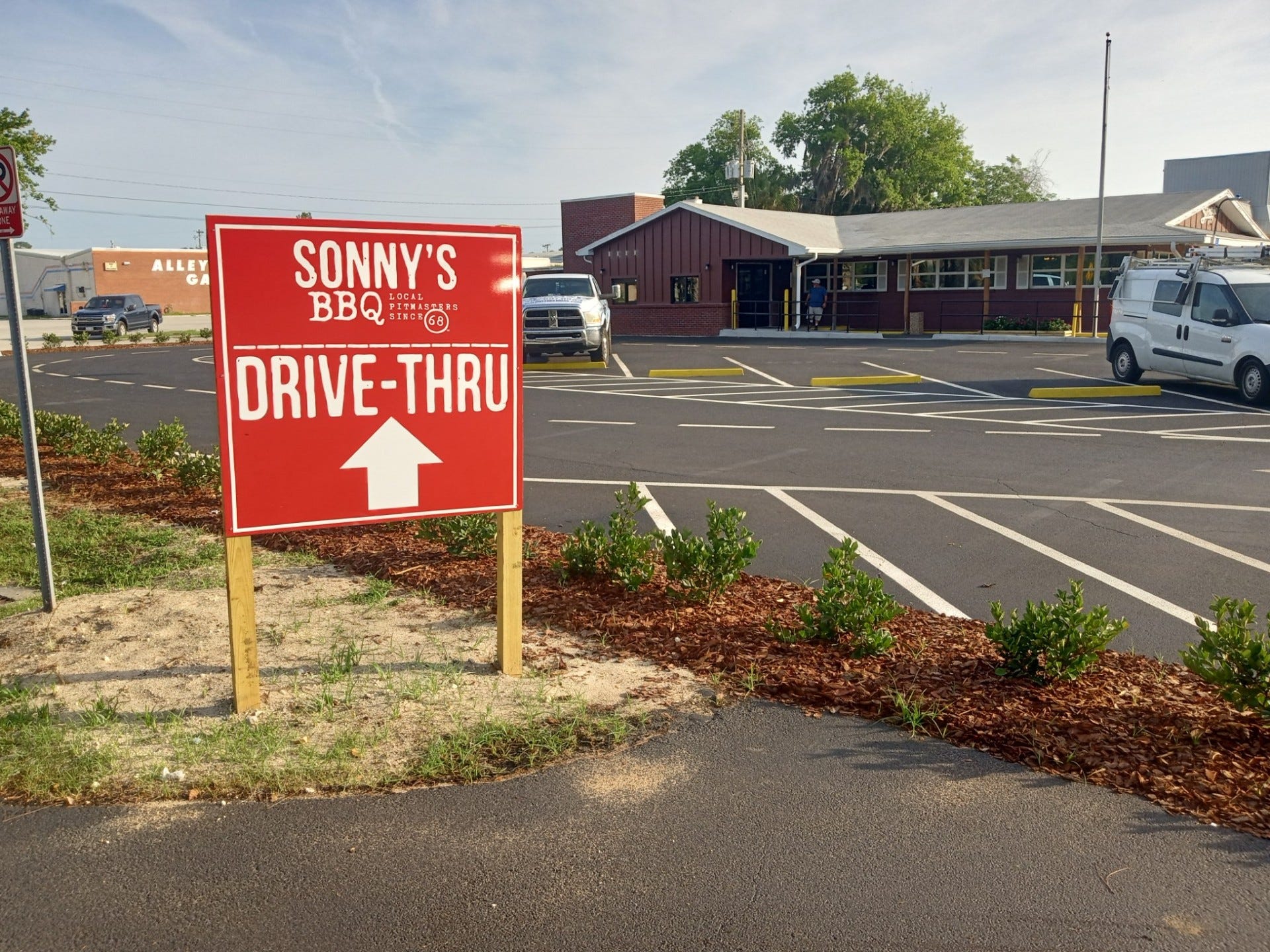 Does Sonny's Bbq Have A Drive Thru