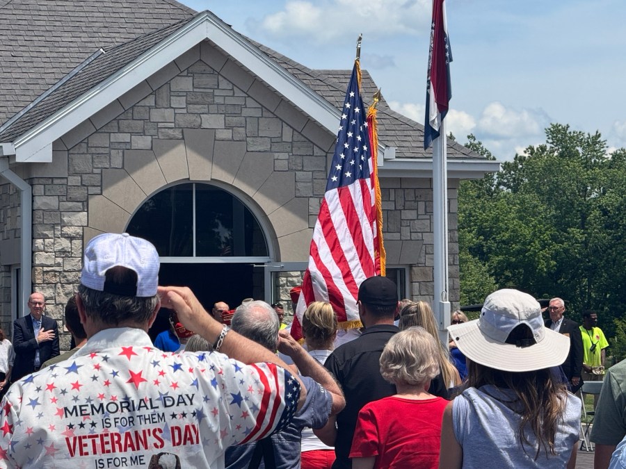Hundreds gather for Memorial Day ceremony at Missouri Veterans Cemetery ...