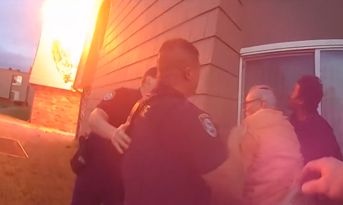 Bodycam video shows dramatic rescue at Midwest City apartment fire - AOL