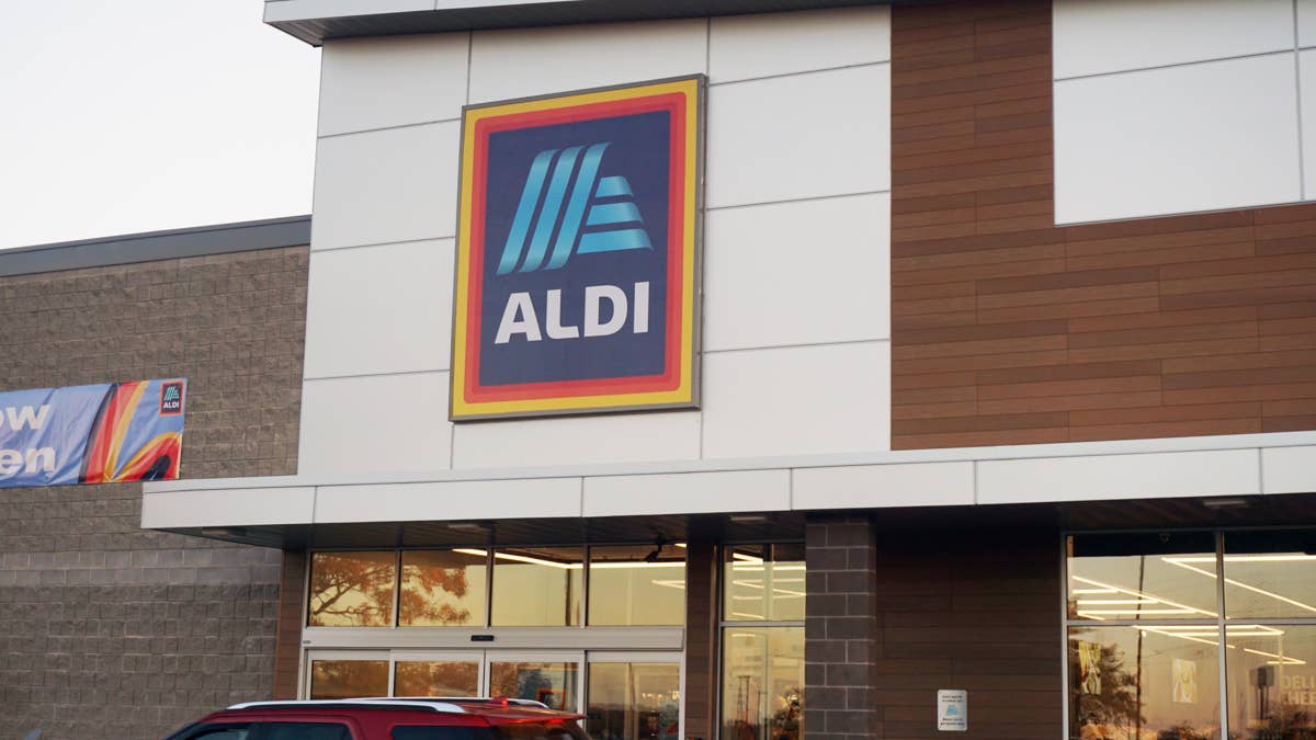 Aldi's Vibrant Outdoor Rug Is Only $40 and Will Make Your Back Patio ...