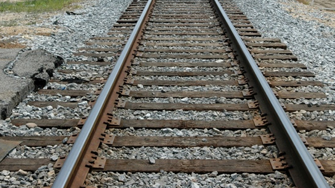 Train cars derail in Beloit, closing several streets - AOL