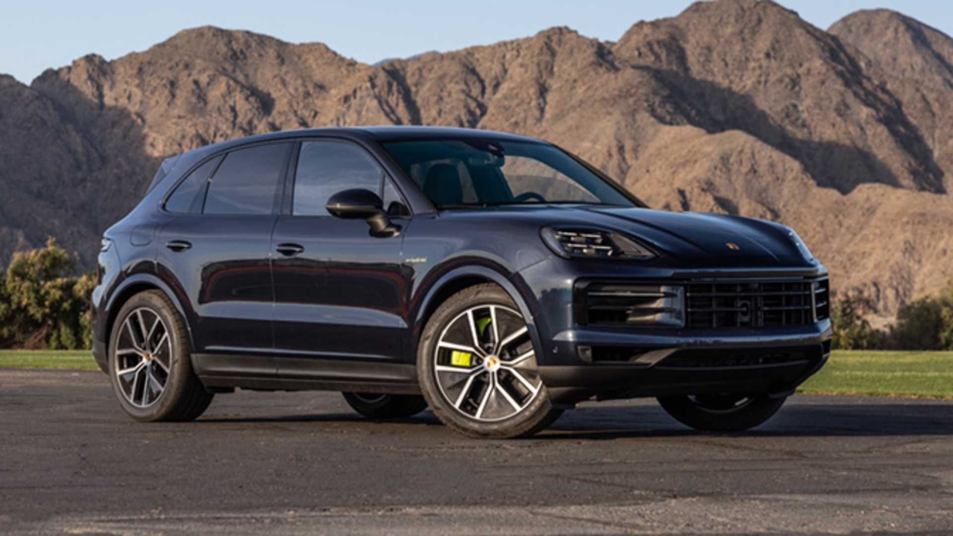 algarve-blue-metallic-cayenne-e-hybrid-008-0k2a1076-crop