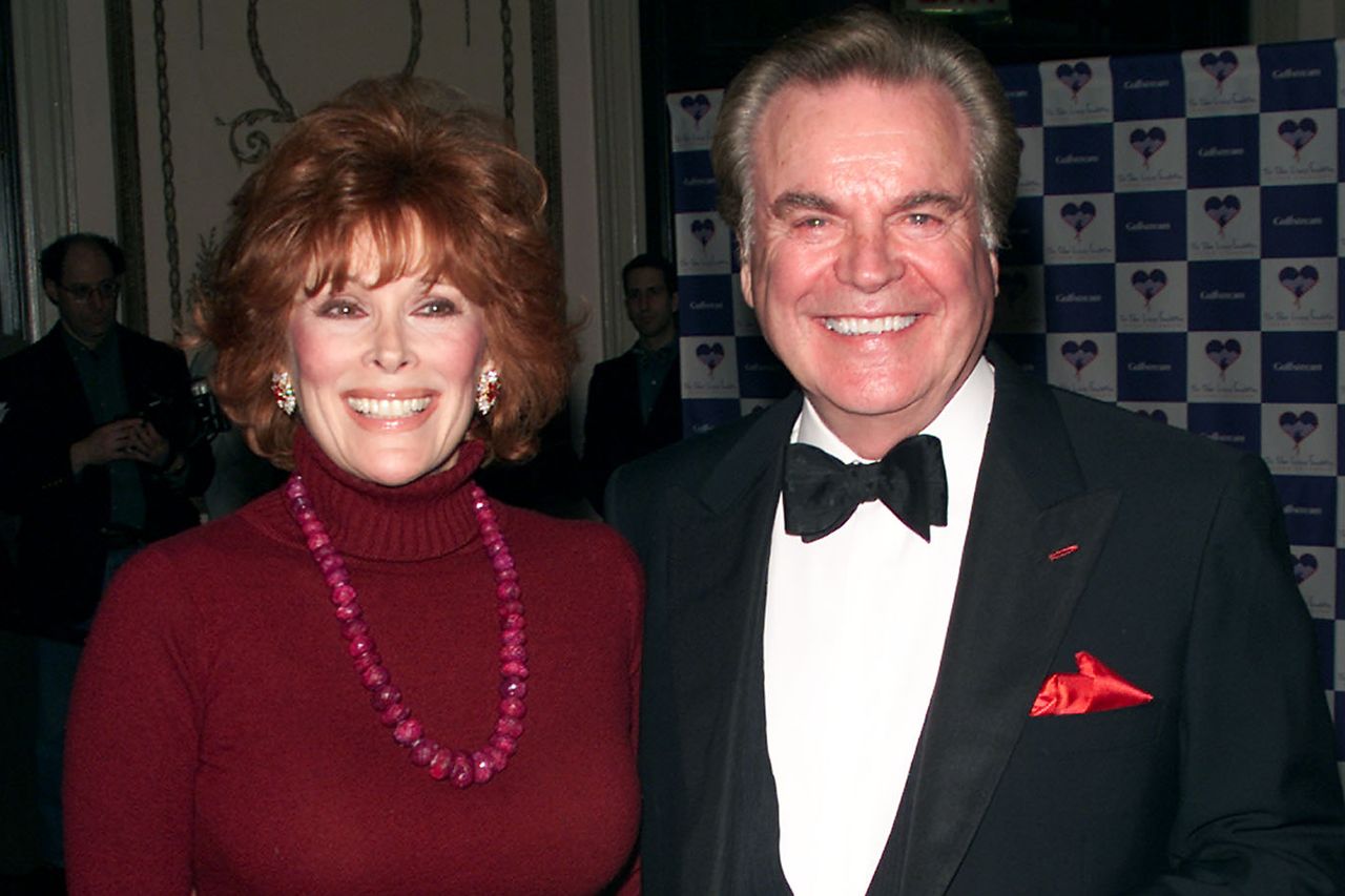 Wagner's Roses Robert Wagner Celebrates 36 Years of 'Love and Laughter' with ...