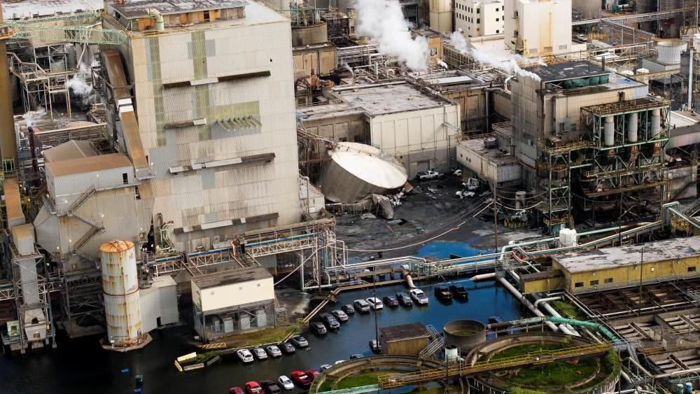 Pulp Tank Collapse One killed and nine missing after chemical explosion at US paper mill - AOL