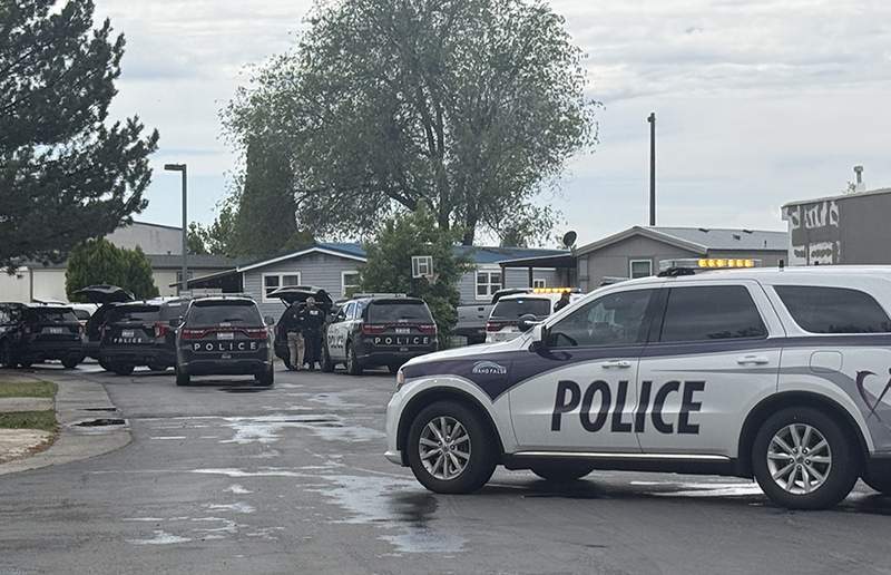 At least one person detained as warrant is served in Idaho Falls mobile ...