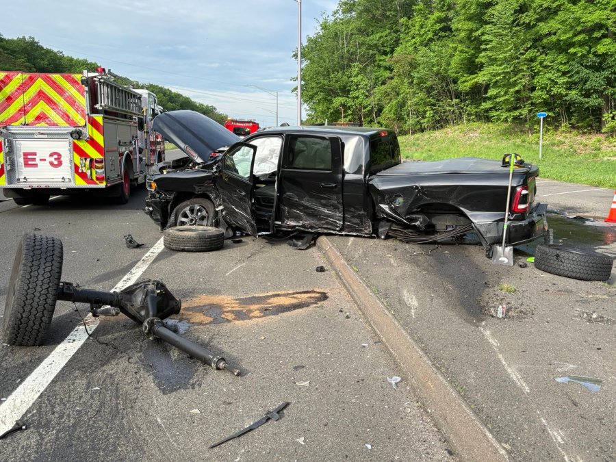 3-vehicle crash on Route 66 West in Middlefield causing congestion - AOL