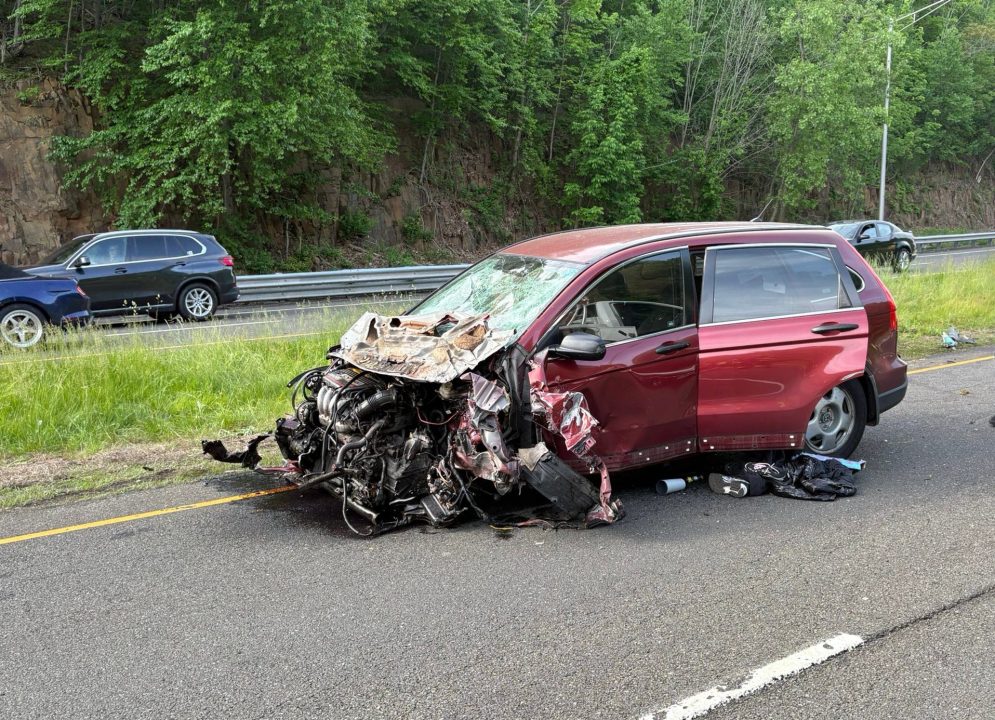 3-vehicle crash on Route 66 West in Middlefield causing congestion - AOL