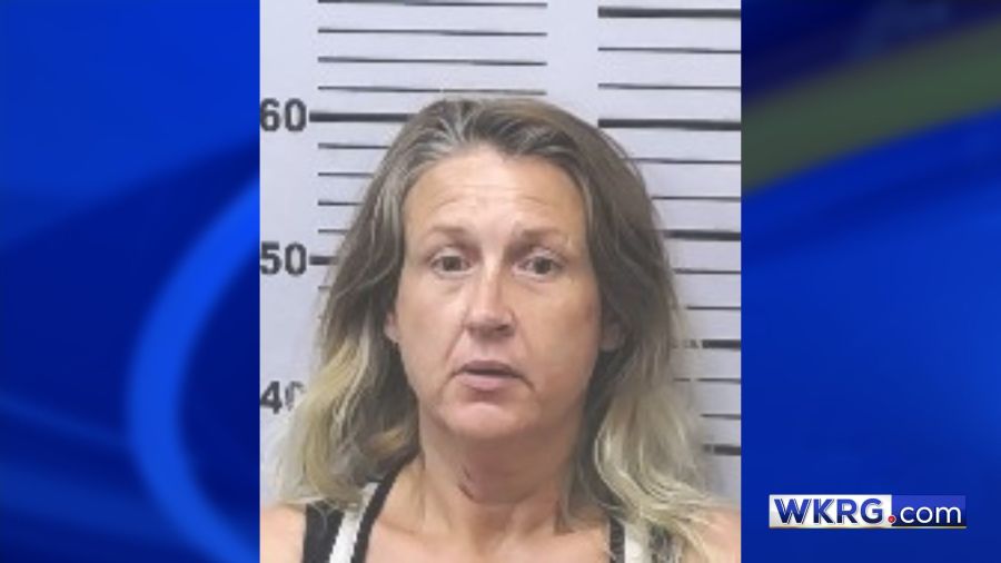 Mobile woman arrested after man found with stab wounds - AOL